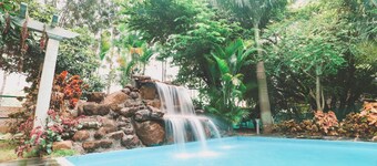 Emerald - 2BR Pool Villa Near Airport