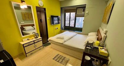 Charming Fully Furnished Studio at Hill Road, Bandra West.