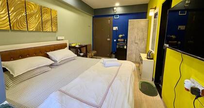 Charming Fully Furnished Studio at Hill Road, Bandra West.