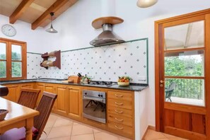 Fridge, oven, coffee/tea maker, high chair - Can Carrio - Country House In Son Servera (Son Servera, Illes Balears)