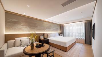 In-room safe, blackout drapes, free WiFi