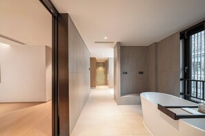 Free toiletries, hair dryer, slippers, towels - The Serene House (Hangzhou)