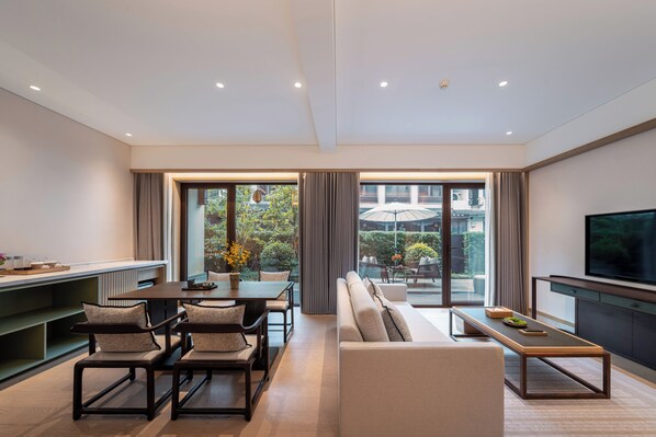 In-room safe, blackout curtains, free WiFi