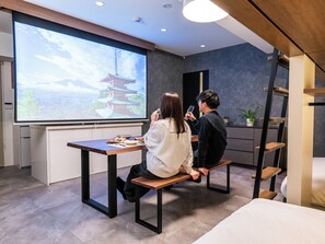 Rom – premium, ikke-røyk (projector include) | 1 soverom, sengetøy av topp kvalitet og safe på rommet