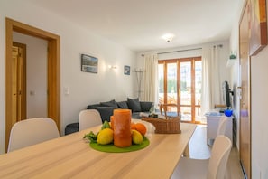 Dining - Can Nogueras - Apartment In Cala Rajada. Free Wifi (Cala Rajada, Illes Balears)