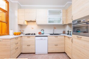 Frigorifero, microonde, forno, lavastoviglie