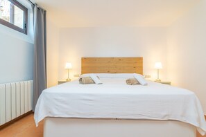 4 chambres, fer et planche Ă repasser