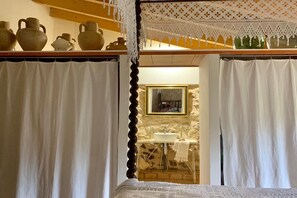 2 chambres, fer et planche à repasser