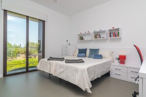 4 chambres, fer et planche à repasser