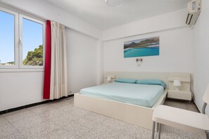 2 bedrooms - Mar Blava - Apartment In Cala Rajada. Free Wifi (Cala Rajada, Illes Balears)