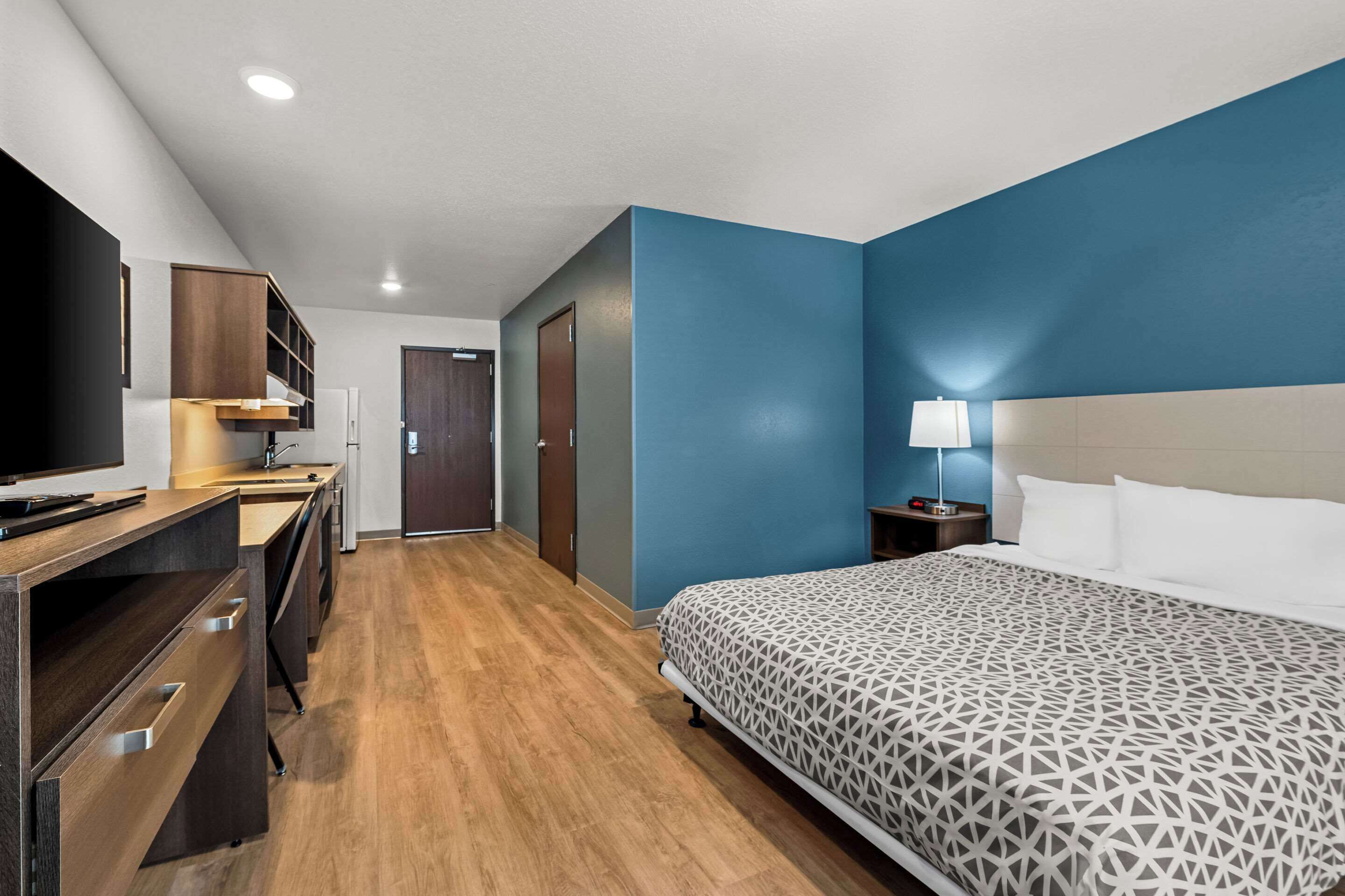 Room, 1 Queen Bed, Accessible, Non Smoking | Free WiFi