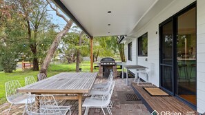 Outdoor dining - Weerong (Cowes)