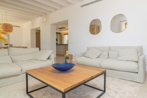 TV - Can Mosca - Villa With Private Pool. Free Wifi (, Illes Balears)
