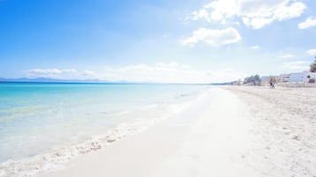 På stranden
