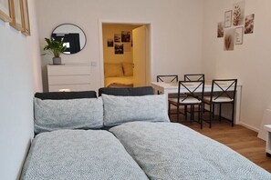 Free WiFi, bed sheets
