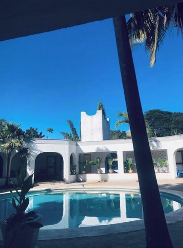 Spacious & Stylish 1-Bedroom House