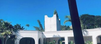 Spacious & Stylish 1-Bedroom House