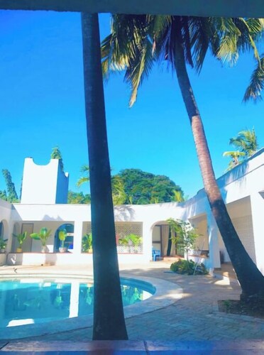 Spacious & Stylish 1-Bedroom House