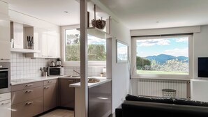 Espresso maker, electric kettle, toaster, highchair - Reflection Lake  (Lugano)