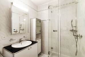 Bathroom - Rivalago Apartment  (Riva San Vitale)