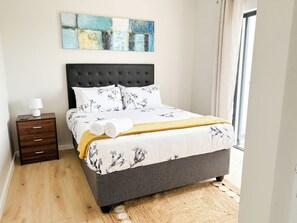 2 chambres, fer et planche à repasser, Wi-Fi, draps fournis