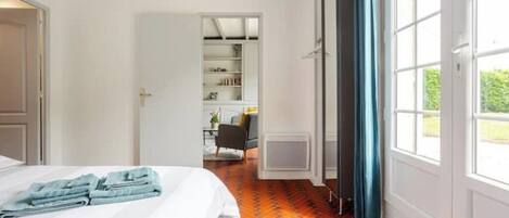 1 chambre, fer et planche Ă repasser, Wi-Fi, draps fournis