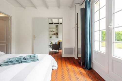 Quiet cottage. Terrace with plancha. Garden. 