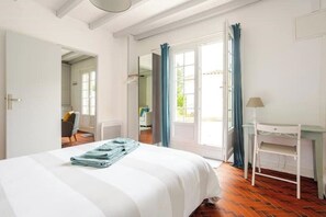 1 bedroom, iron/ironing board, WiFi, bed sheets - Quiet cottage. Terrace with plancha. Garden. (Villegouge)