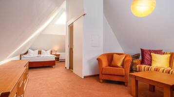 4 makuuhuonetta, työpöytä, silitysrauta/-lauta, ilmainen Wi-Fi