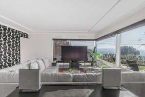 Smart TV, video games, stereo - Mission Bay Views of Seaworld Fireworks (San Diego)