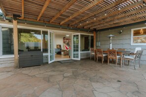 Outdoor dining - Mission Bay Views of Seaworld Fireworks (San Diego)