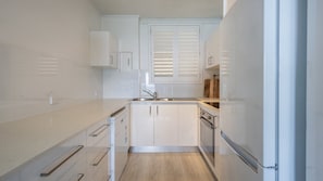 Microwave, oven, stovetop, dishwasher - Craigmore On The Beach Unit 11 (YAMBA)
