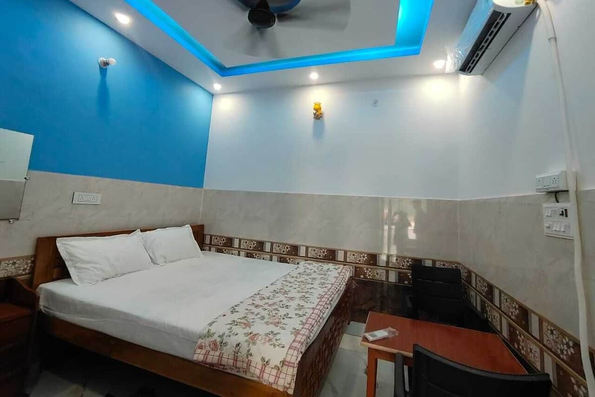 Family Single Room, 1 King Bed, Private Bathroom | Free WiFi