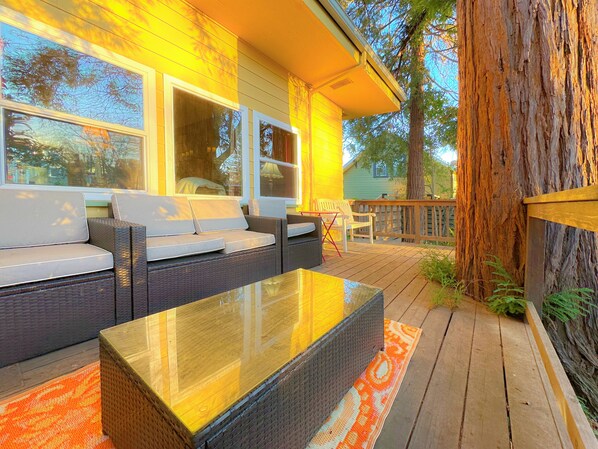 Terrace/patio - Spacious wine country retreat; Sauna, hot tub, gym in charming Cloverdale. (Cloverdale)