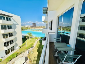 Outdoor dining - Nice with large beach pool by Gpsrentas (Mazatlán)