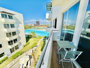 Outdoor dining - Nice with large beach pool by Gpsrentas (Mazatlán)