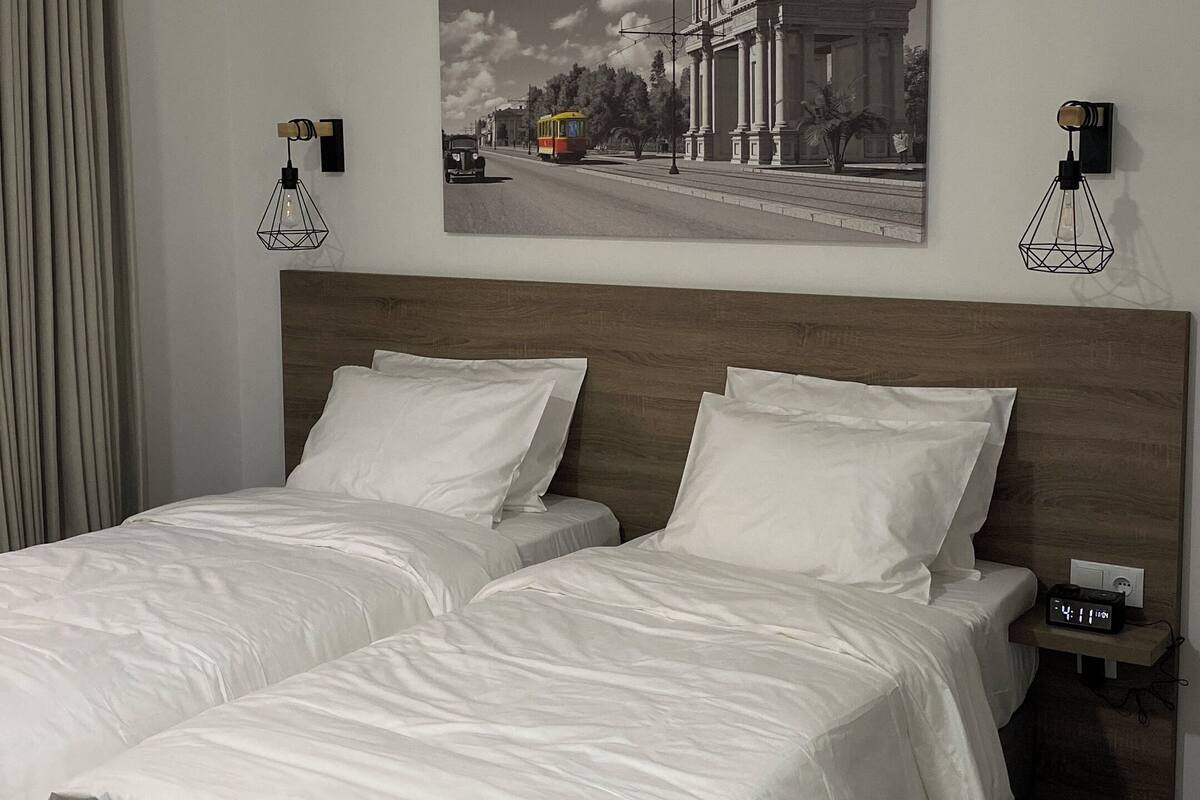 Hypo-allergenic bedding, memory-foam beds, minibar, in-room safe
