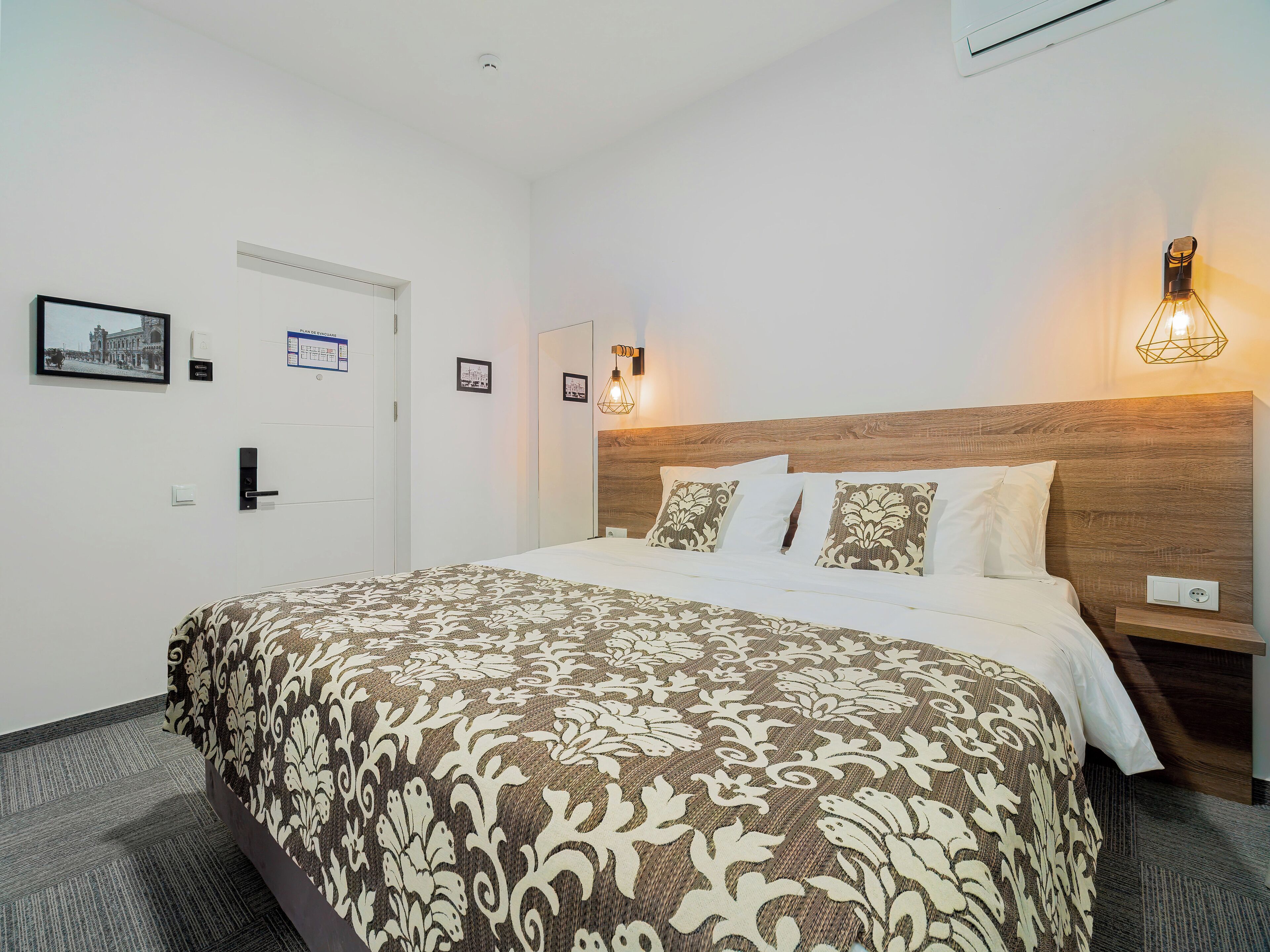 Allergikerbettwaren, Betten mit Memory-Foam-Matratzen, Minibar