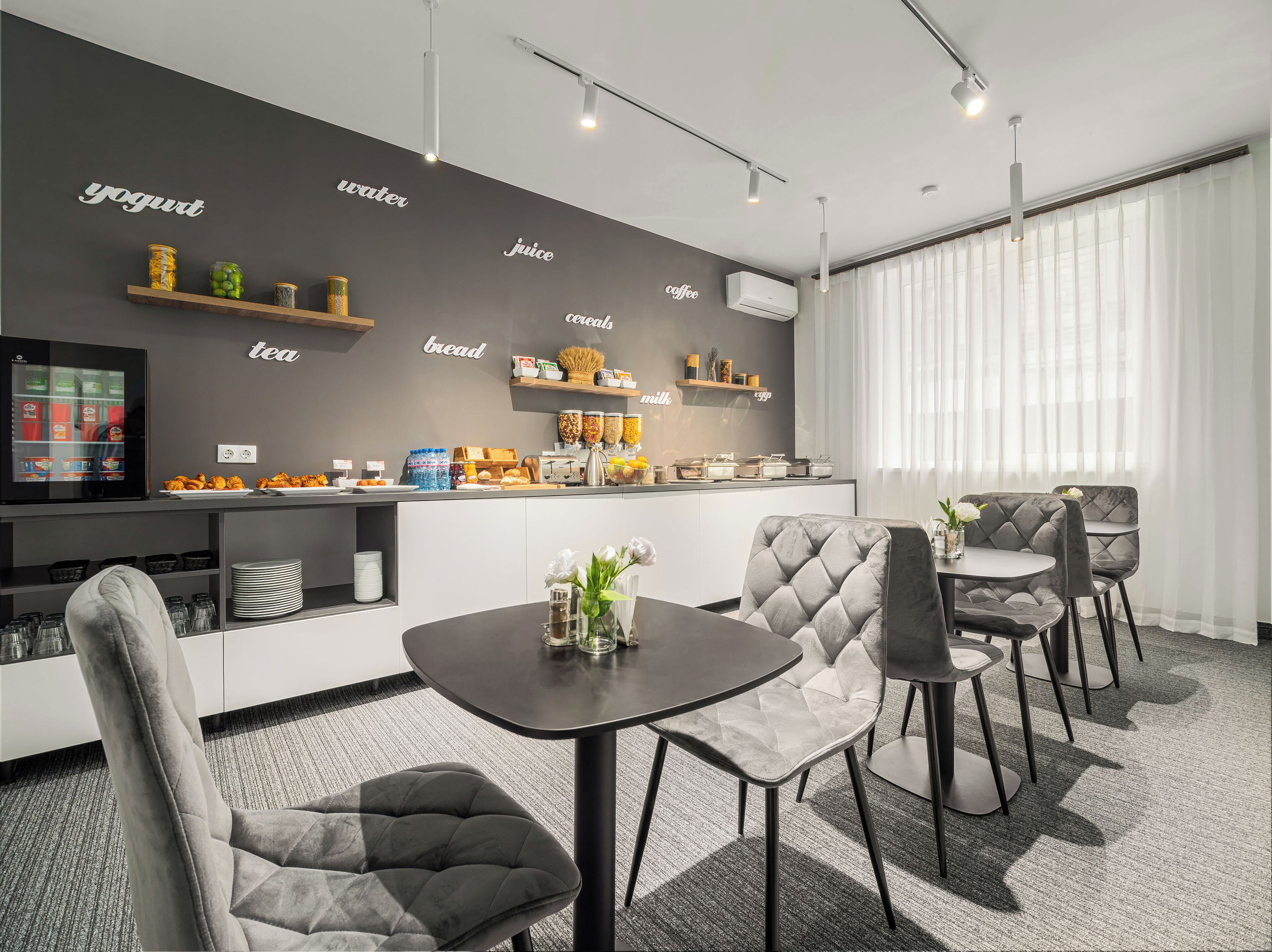 Café da manhã com buffet todos os dias mediante uma taxa