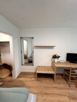 Double or Twin Room, Balcony, River View | Soundproofing, WiFi (free), bed sheets