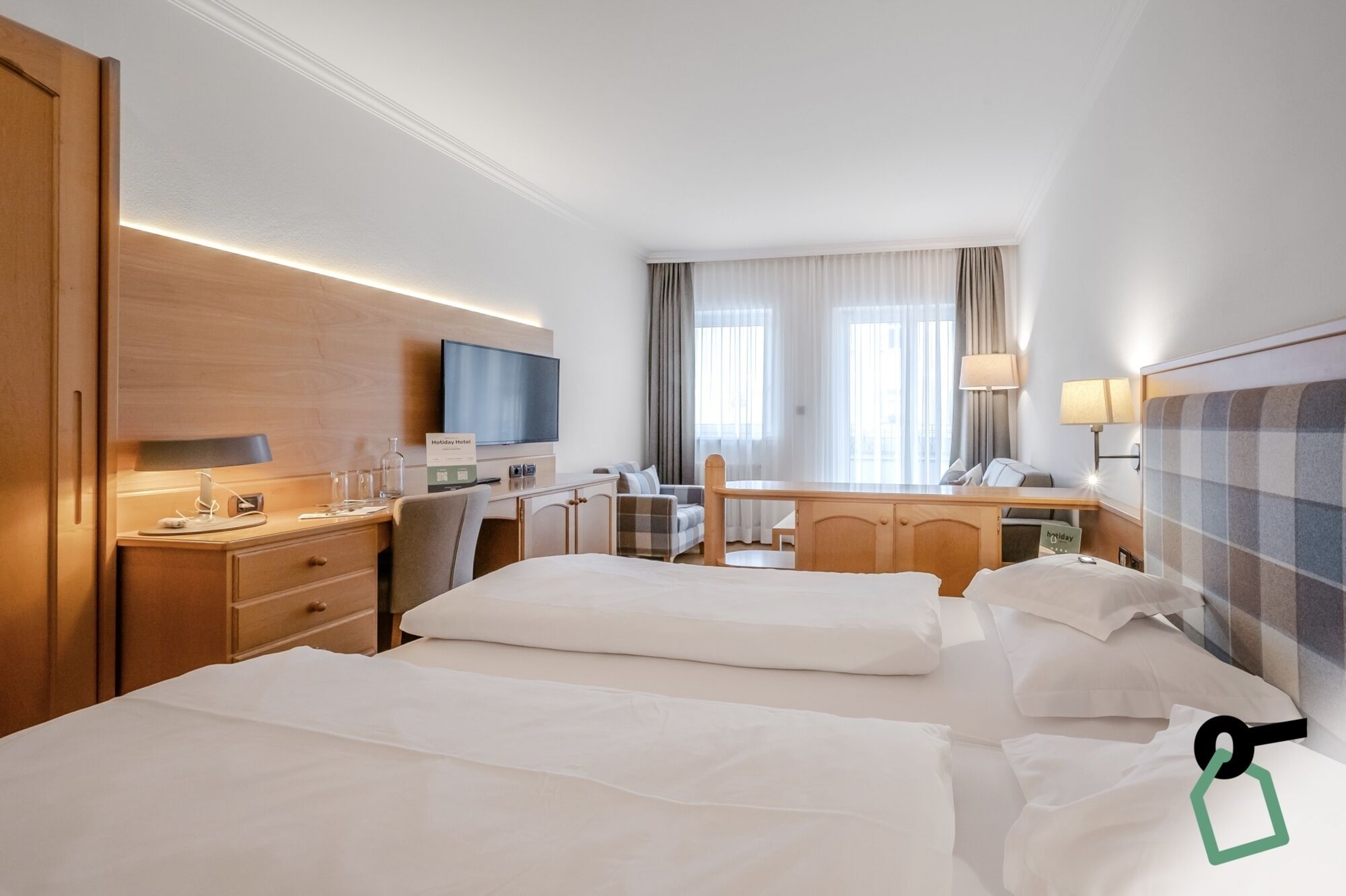 Quarto superior | Frigobar, cofres nos quartos, escrivaninha, Wi-Fi de cortesia