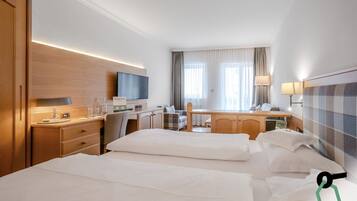 Quarto superior | Frigobar, cofres nos quartos, escrivaninha, Wi-Fi de cortesia