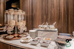 Free daily buffet breakfast  - HOTIDAY Room Collection - Ortisei (Ortisei)