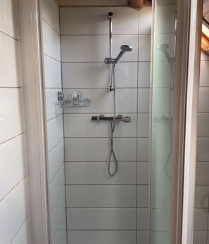 Bruser, håndklæder, Sæbe, Toiletpapir