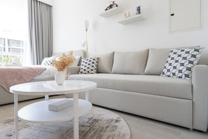 Superior Studio, Balcony, City View | Living area