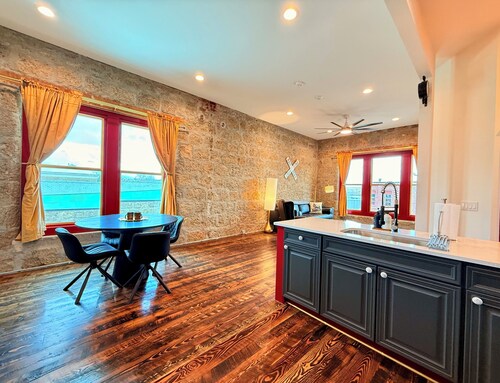 Twin Peaks is part of the Litch Hotel: fully equipped,Luxury vacation rental condos