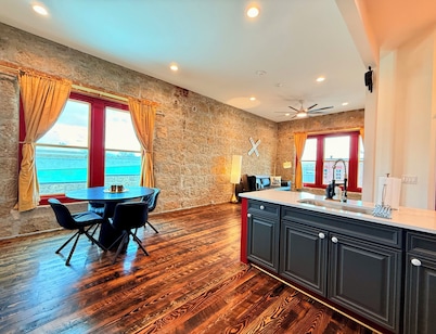 Twin Peaks is part of the Litch Hotel: fully equipped,Luxury vacation rental condos