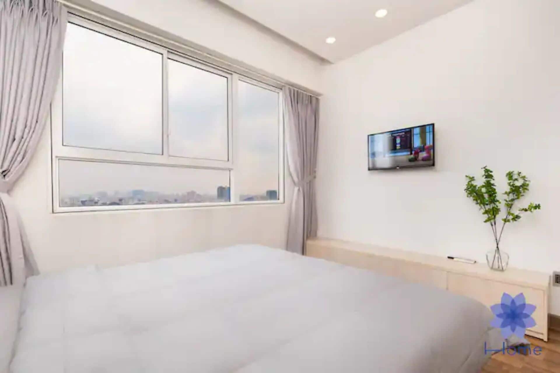 Grand Apartment, 3 Bedrooms, Balcony | Memory foam beds, in-room safe, desk, laptop workspace