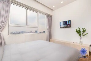 Matelas mémoire de forme, coffres-forts dans les chambres, bureau