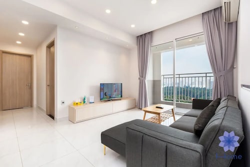 Botanica Orchard Luxury Near Airport 